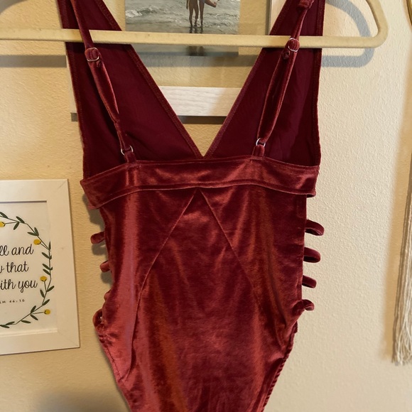 Forever21 CUTEST velvet bodysuit. Sooo flattering. - Picture 4 of 4